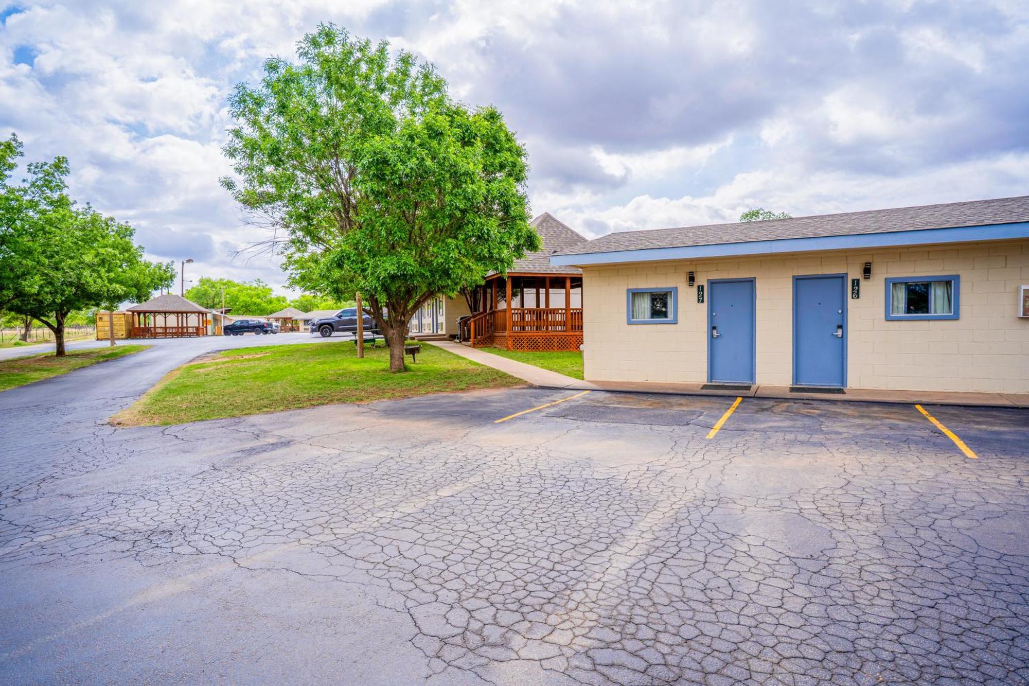 Purple Sage By Oyo Snyder Tx Motel Exterior photo